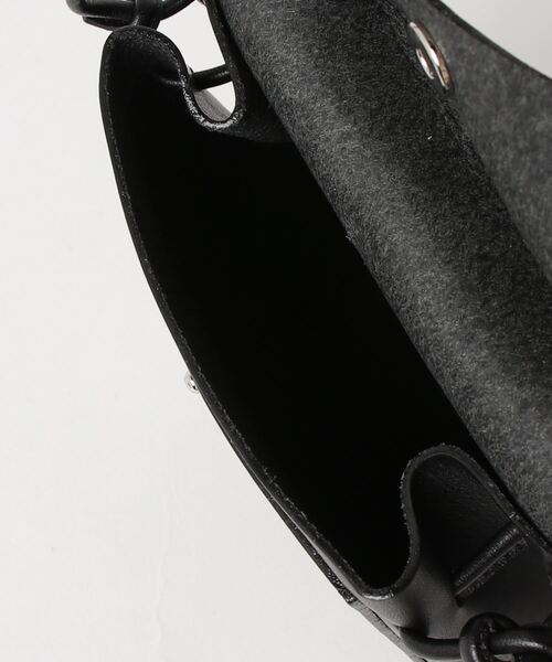 MARROW（マロウ）の「MARROW BENT POUCH（ショルダーバッグ・レディース・ブラック・FREE）」の3枚目の写真