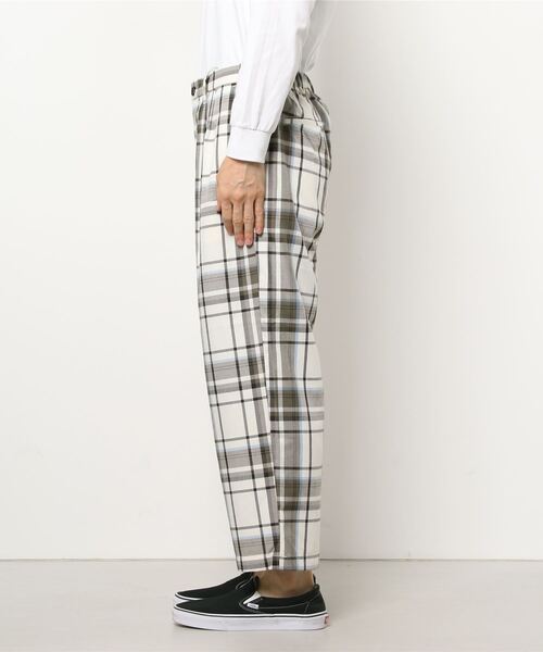 WEGO(ウィゴー)の「WEGO/【セットアップ対応】TRチェックセミワイドスラックス(スラックス・メンズ・ホワイト系その他2/ブラウン系その他2・MEDIUM/LARGE)」の4枚目の写真