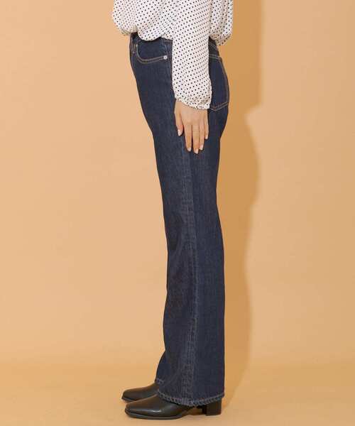 URBAN RESEARCH Sonny Label(アーバンリサーチサニーレーベル)の「フレアデニム(デニムパンツ・レディース・インディゴブルー/ライトインディゴブルー・24/25/26)」の11枚目の写真