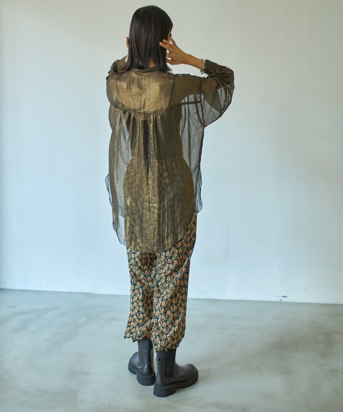 VACANCY（ヴァカンシー）の「シャイニーシアーバンドカラーシャツ（シャツ/ブラウス・レディース・ブラック/グリーン/ボルドー・FREE）」の15枚目の写真