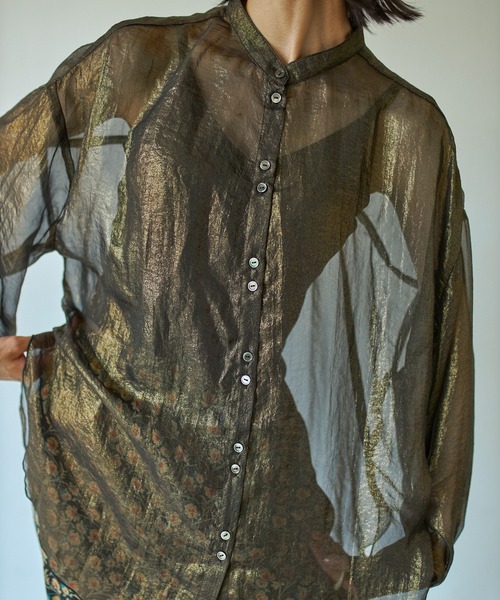 VACANCY（ヴァカンシー）の「シャイニーシアーバンドカラーシャツ（シャツ/ブラウス・レディース・ブラック/グリーン/ボルドー・FREE）」の4枚目の写真