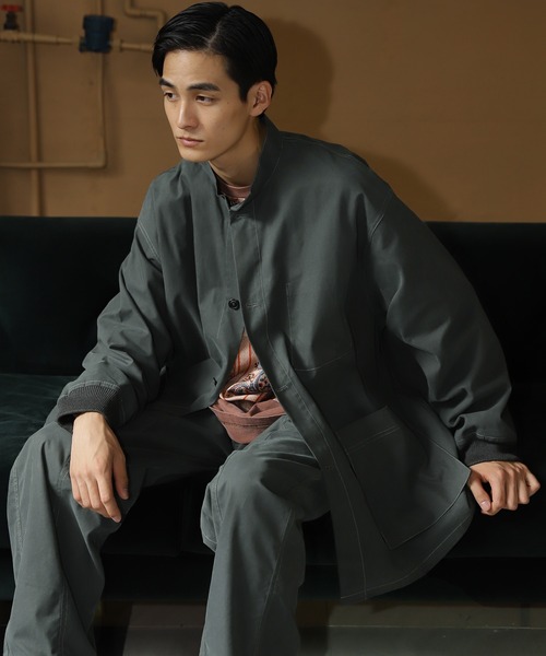 niko and...（ニコアンド）の「[セットアップ対応]バンドカラーステッチブルゾン（ブルゾン・メンズ・ブラウン/アイボリー/チャコール・MEDIUM/LARGE）」の2枚目の写真