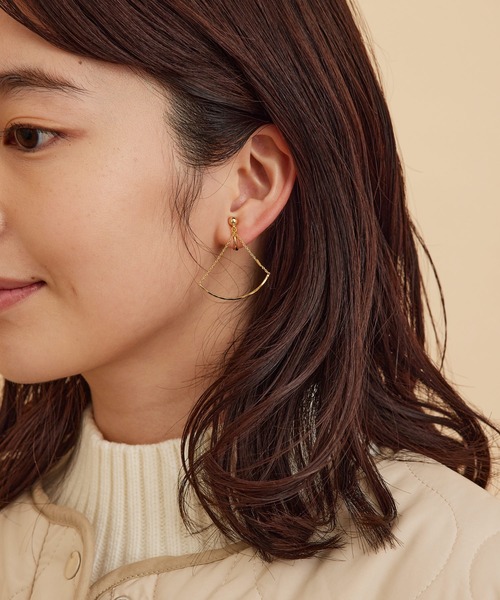 SALON adam et rope'（サロン アダム エ ロペ）の「メタルバースイングイヤリング（イヤリング・レディース・ゴールド/シルバー・FREE）」の2枚目の写真