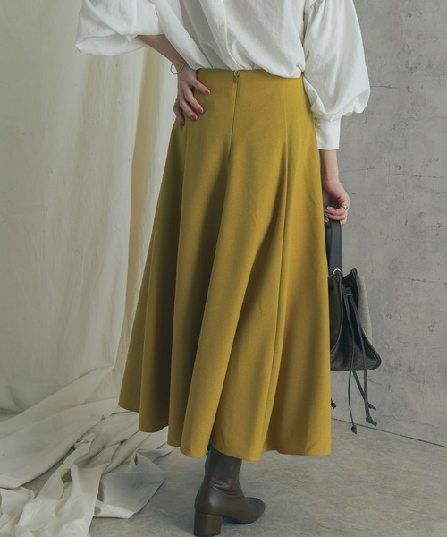 URBAN RESEARCH ROSSO WOMEN（アーバンリサーチ　ロッソ）の「ロングサーキュラースカート（スカート・レディース・チャコールグレー/イエロー/ライトベージュ/オリーブ・38/36）」の17枚目の写真