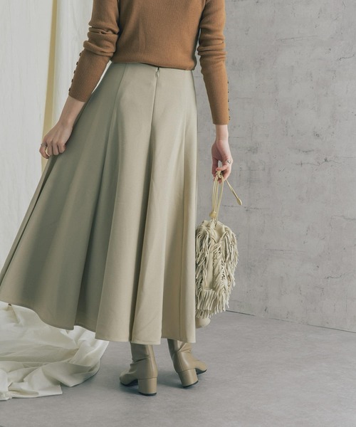 URBAN RESEARCH ROSSO WOMEN（アーバンリサーチ　ロッソ）の「ロングサーキュラースカート（スカート・レディース・チャコールグレー/イエロー/ライトベージュ/オリーブ・38/36）」の5枚目の写真