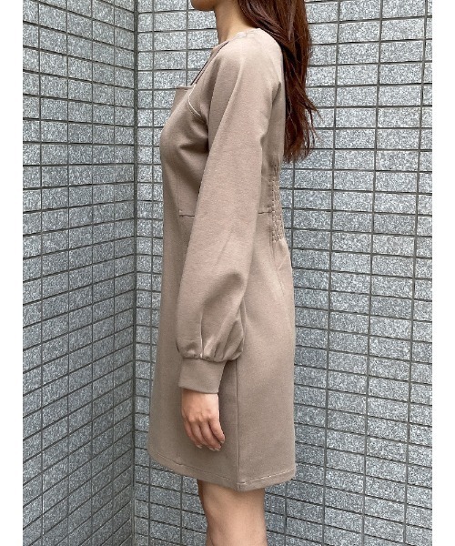 ENVYM（アンビー）の「スクエアネックポンチＯＰ（ワンピース・レディース・ベージュ/ブラック・FREE）」の5枚目の写真