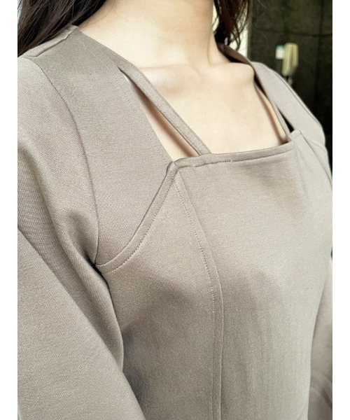ENVYM（アンビー）の「スクエアネックポンチＯＰ（ワンピース・レディース・ベージュ/ブラック・FREE）」の4枚目の写真