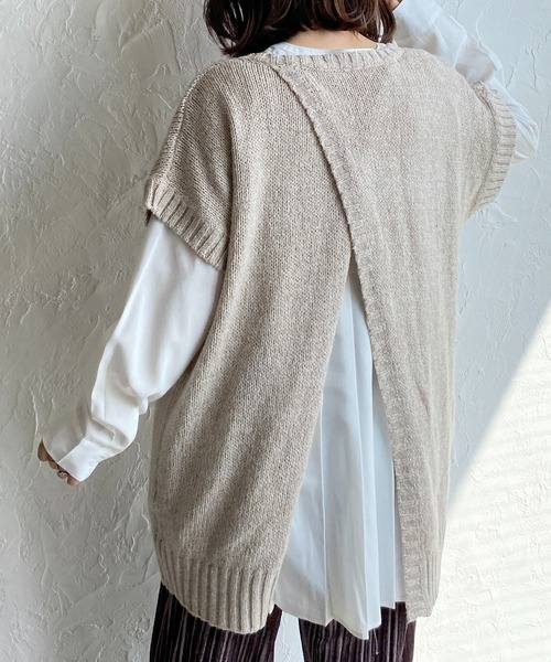 She's Closet（シーズクローゼット）の「オーバーサイズvネックバッククロススリットロング丈ニットベスト（ベスト・レディース・ブラック/ブラウン/ライトベージュ・FREE）」の3枚目の写真