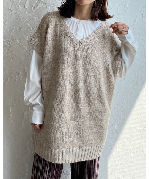 She's Closet（シーズクローゼット）の「オーバーサイズvネックバッククロススリットロング丈ニットベスト（ベスト・レディース・ブラック/ブラウン/ライトベージュ・FREE）」の5枚目の写真