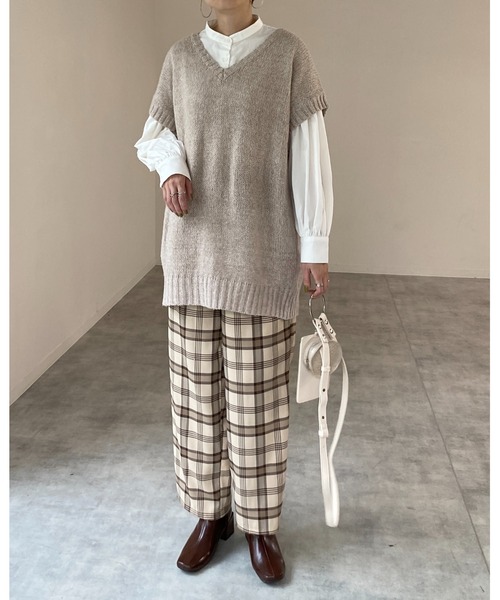 She's Closet（シーズクローゼット）の「オーバーサイズvネックバッククロススリットロング丈ニットベスト（ベスト・レディース・ブラック/ブラウン/ライトベージュ・FREE）」の8枚目の写真