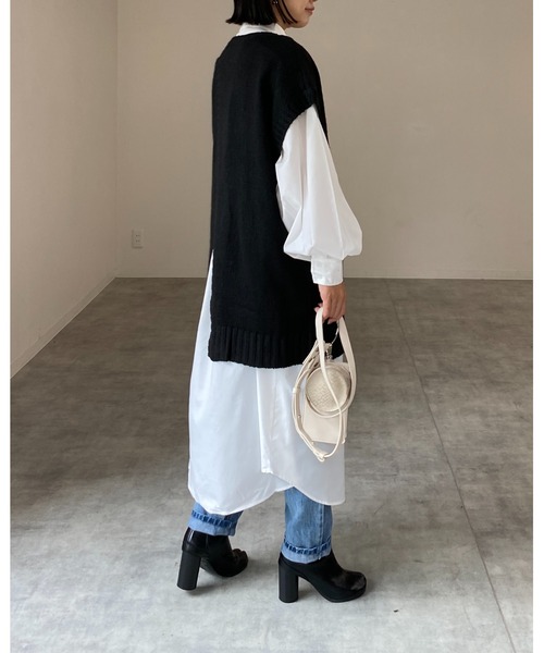 She's Closet（シーズクローゼット）の「オーバーサイズvネックバッククロススリットロング丈ニットベスト（ベスト・レディース・ブラック/ブラウン/ライトベージュ・FREE）」の15枚目の写真
