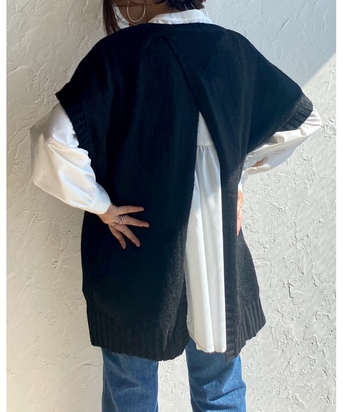 She's Closet（シーズクローゼット）の「オーバーサイズvネックバッククロススリットロング丈ニットベスト（ベスト・レディース・ブラック/ブラウン/ライトベージュ・FREE）」の18枚目の写真