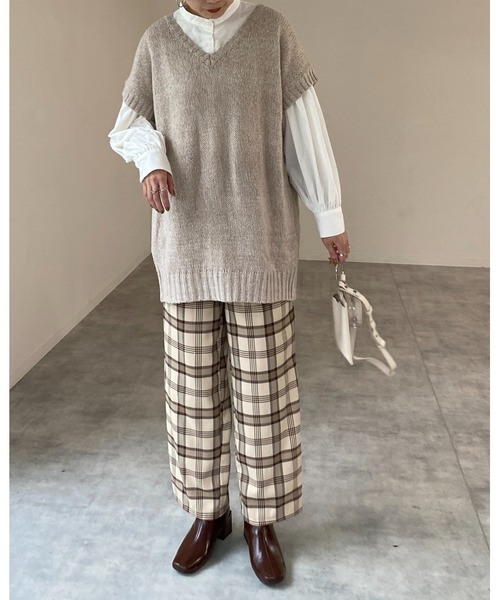 She's Closet（シーズクローゼット）の「オーバーサイズvネックバッククロススリットロング丈ニットベスト（ベスト・レディース・ブラック/ブラウン/ライトベージュ・FREE）」の19枚目の写真