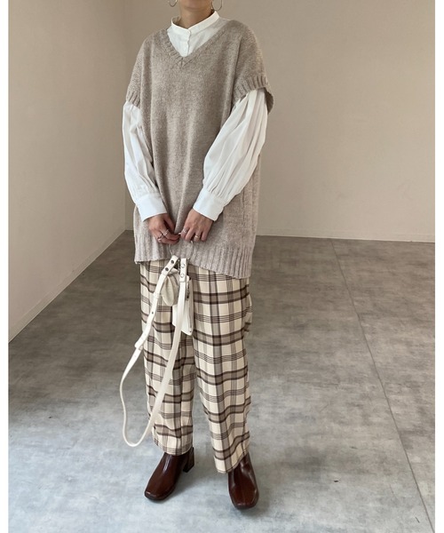 She's Closet（シーズクローゼット）の「オーバーサイズvネックバッククロススリットロング丈ニットベスト（ベスト・レディース・ブラック/ブラウン/ライトベージュ・FREE）」の20枚目の写真