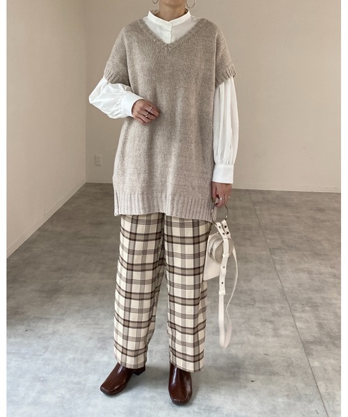 She's Closet（シーズクローゼット）の「オーバーサイズvネックバッククロススリットロング丈ニットベスト（ベスト・レディース・ブラック/ブラウン/ライトベージュ・FREE）」の21枚目の写真