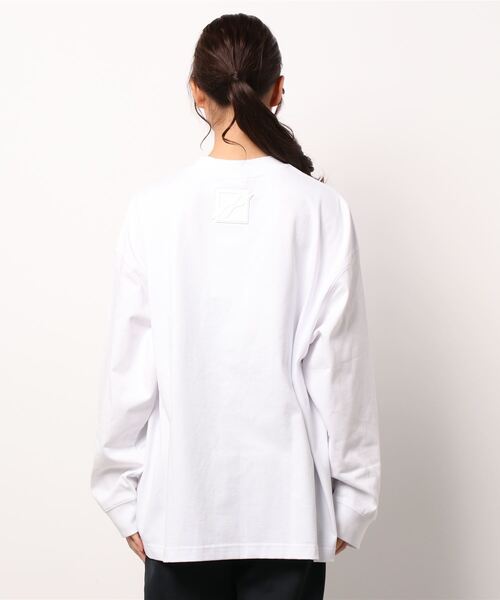 WE11DONE（ウェルダン）の「WE11DONE WHITE MULTICOLOR LOGO LONG SLEEVE T-SHIR WD-TT3-21-542-U-WH（Tシャツ/カットソー・レディース・ホワイト・X-SMALL）」の2枚目の写真