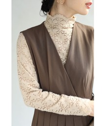 インナーに最適。ふわふわ起毛レースの花カットソートップス