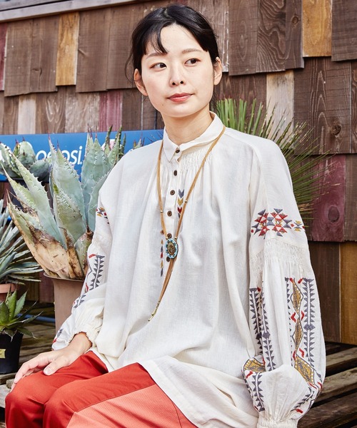 チャイハネ（チャイハネ）の「【チャイハネ】コンチョビーズループタイネックレス（ネックレス・レディース・レッド/グリーン/キャメル・FREE）」の11枚目の写真