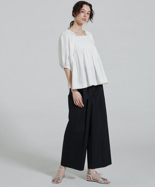 TOMORROWLAND （トゥモローランド）の「ハイカウントコットンチノ ベルテッドパンツ（チノパンツ・レディース・ブラック/ライトベージュ・36/34）」の3枚目の写真