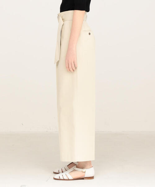 TOMORROWLAND （トゥモローランド）の「ハイカウントコットンチノ ベルテッドパンツ（チノパンツ・レディース・ブラック/ライトベージュ・36/34）」の7枚目の写真