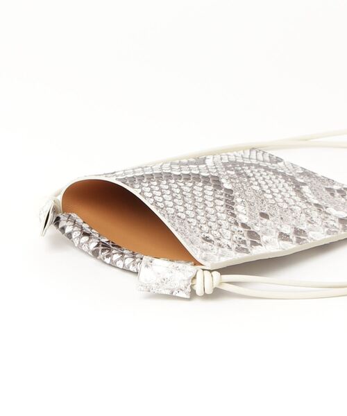 ITTI（イッチ）の「iTTi/イッチ/HERRIE PHONE POUCH/MOLURU（ポーチ・メンズ・ホワイト・FREE）」の3枚目の写真