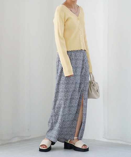 archives（アルシーヴ）の「花柄スリットロングタイトスカート（スカート・レディース・ブラック/ブルー/ピンクベージュ・MEDIUM）」の6枚目の写真