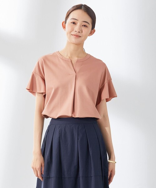 J.PRESS Ladies（J.プレス レディス）の「【UVケア・接触冷感】コンパクトコットンスムース キーネック カットソー（Tシャツ/カットソー・レディース・ベージュ系/ネイビー系/ブルー系/ピンク系/グレー系/ホワイト系・SMALL）」の6枚目の写真