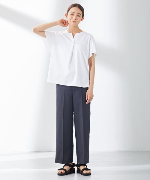 J.PRESS Ladies（J.プレス レディス）の「【UVケア・接触冷感】コンパクトコットンスムース キーネック カットソー（Tシャツ/カットソー・レディース・ベージュ系/ネイビー系/ブルー系/ピンク系/グレー系/ホワイト系・SMALL）」の9枚目の写真