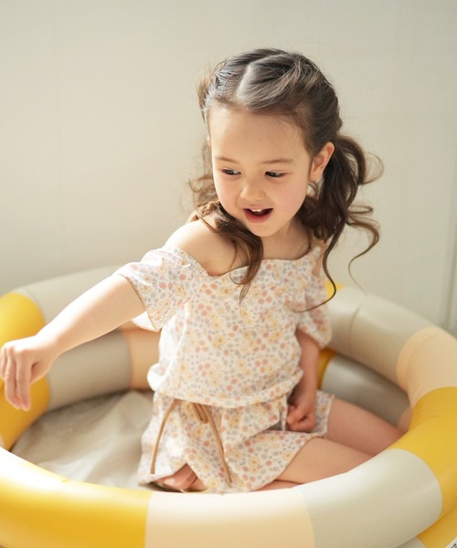 utatane(ウタタネ)の「キッズ水着 女の子 オフショルフリル(水着・キッズ・ピンク/パープル/イエロー・110cm/120cm/130cm)」の13枚目の写真