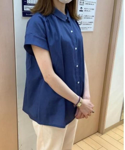 TOKYO SHIRTS（トウキョウシャツ）の「フレンチスリーブ ギャザーブラウス（シャツ/ブラウス・レディース・インディゴブルー/ダークオレンジ・M/L/LL）」の2枚目の写真