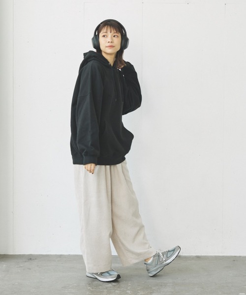 flaner（フラネ）の「Loose corduroy pants/ルーズコーデュロイパンツ（その他パンツ・レディース・カーキ/オフホワイト/チャコールグレー・SMALL/MEDIUM/LARGE）」の13枚目の写真
