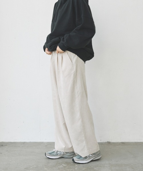flaner（フラネ）の「Loose corduroy pants/ルーズコーデュロイパンツ（その他パンツ・レディース・カーキ/オフホワイト/チャコールグレー・SMALL/MEDIUM/LARGE）」の6枚目の写真
