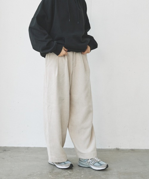 flaner（フラネ）の「Loose corduroy pants/ルーズコーデュロイパンツ（その他パンツ・レディース・カーキ/オフホワイト/チャコールグレー・SMALL/MEDIUM/LARGE）」の7枚目の写真