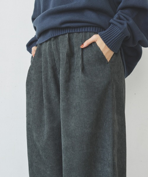 flaner（フラネ）の「Loose corduroy pants/ルーズコーデュロイパンツ（その他パンツ・レディース・カーキ/オフホワイト/チャコールグレー・SMALL/MEDIUM/LARGE）」の20枚目の写真