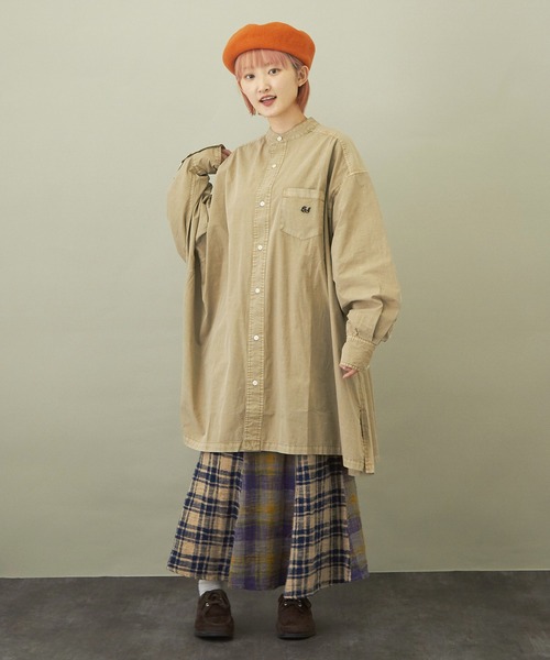 CUBE SUGAR（キューブシュガー）の「無地ピグメント染長袖バンドカラービッグシャツ（シャツ/ブラウス・レディース・チャコールグレー/ベージュ/パープル/グリーン・M）」の5枚目の写真