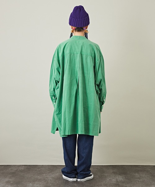 CUBE SUGAR（キューブシュガー）の「無地ピグメント染長袖バンドカラービッグシャツ（シャツ/ブラウス・レディース・チャコールグレー/ベージュ/パープル/グリーン・M）」の11枚目の写真