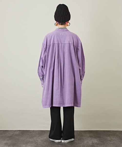 CUBE SUGAR（キューブシュガー）の「無地ピグメント染長袖バンドカラービッグシャツ（シャツ/ブラウス・レディース・チャコールグレー/ベージュ/パープル/グリーン・M）」の14枚目の写真