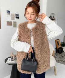 moment+ | 【村上愛花さん着用アイテム】クルーネックプードルフェイクファーベスト(ベスト)