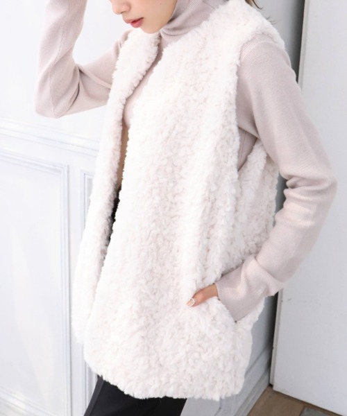 moment+（モーメントプラス）の「クルーネックプードルフェイクファーベスト（ベスト・レディース・ブラック/ブラウン/アイボリー/グレイッシュベージュ/モカ/ベージュ・M/FREE）」の7枚目の写真