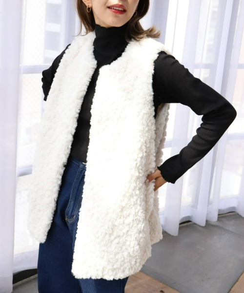 moment+（モーメントプラス）の「クルーネックプードルフェイクファーベスト（ベスト・レディース・ブラック/ブラウン/アイボリー/グレイッシュベージュ/モカ/ベージュ・M/FREE）」の16枚目の写真