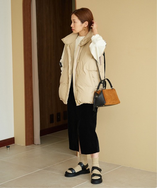 IENA（イエナ）の「コーデュロイ スリットタイトスカート（スカート・レディース・アイボリー/ブラック/キャメル・34/36/38）」の4枚目の写真