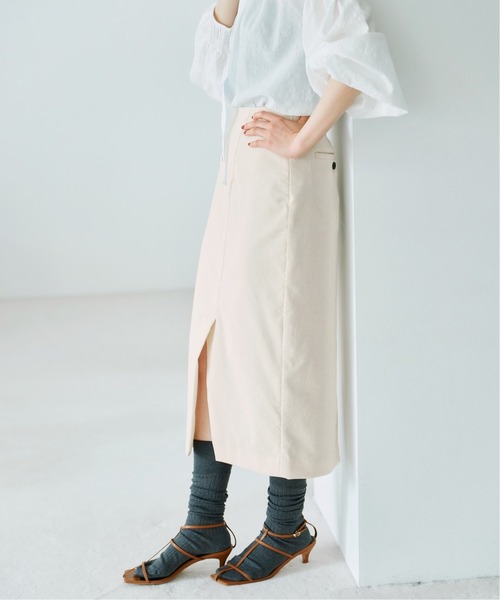 IENA（イエナ）の「コーデュロイ スリットタイトスカート（スカート・レディース・アイボリー/ブラック/キャメル・34/36/38）」の12枚目の写真