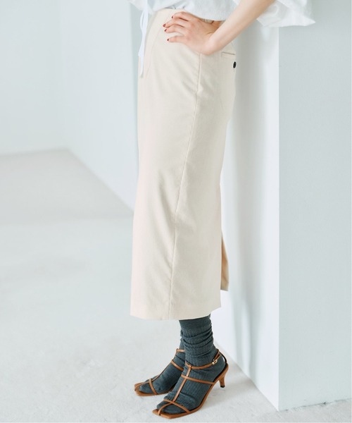 IENA（イエナ）の「コーデュロイ スリットタイトスカート（スカート・レディース・アイボリー/ブラック/キャメル・34/36/38）」の13枚目の写真