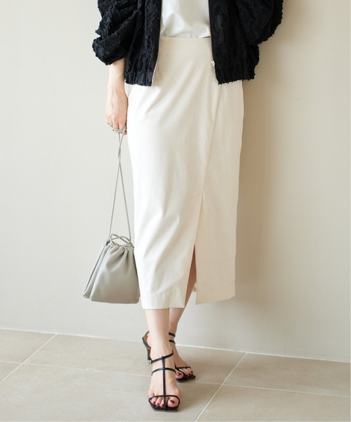 IENA（イエナ）の「コーデュロイ スリットタイトスカート（スカート・レディース・アイボリー/ブラック/キャメル・34/36/38）」の16枚目の写真