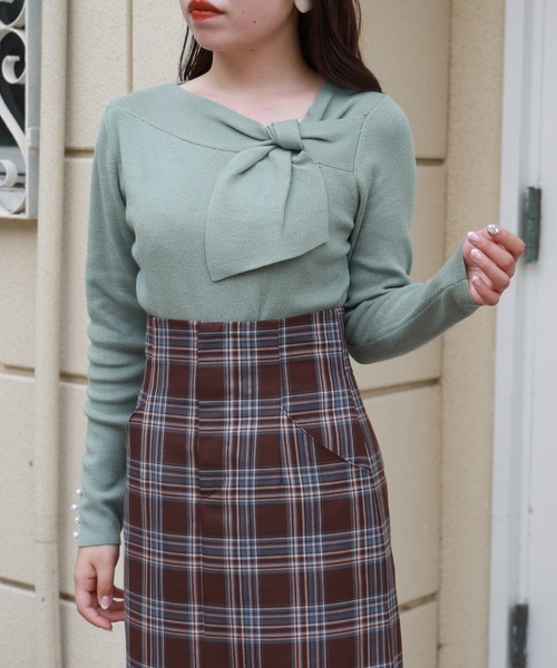 ASTORIA ODIER(アストリアオディール)の「ツイストリボンニットプルオーバー(ニット/セーター・レディース・ホワイト/チャコールグレー/ブラック/ミント/マジェンタ/ホワイト×ブラック・MEDIUM)」の9枚目の写真