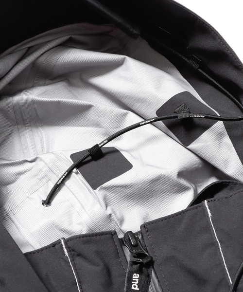 and wander(アンドワンダー)の「and wander/アンドワンダー PERTEX SHIELD rain jacket マウンテンパーカー(ナイロンジャケット・メンズ・ブラック/ブラウン・M/L/XL)」の7枚目の写真