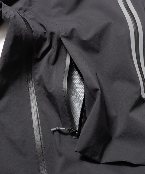 and wander(アンドワンダー)の「and wander/アンドワンダー PERTEX SHIELD rain jacket マウンテンパーカー(ナイロンジャケット・メンズ・ブラック/ブラウン・M/L/XL)」の12枚目の写真