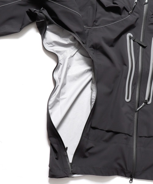 and wander(アンドワンダー)の「and wander/アンドワンダー PERTEX SHIELD rain jacket マウンテンパーカー(ナイロンジャケット・メンズ・ブラック/ブラウン・M/L/XL)」の13枚目の写真