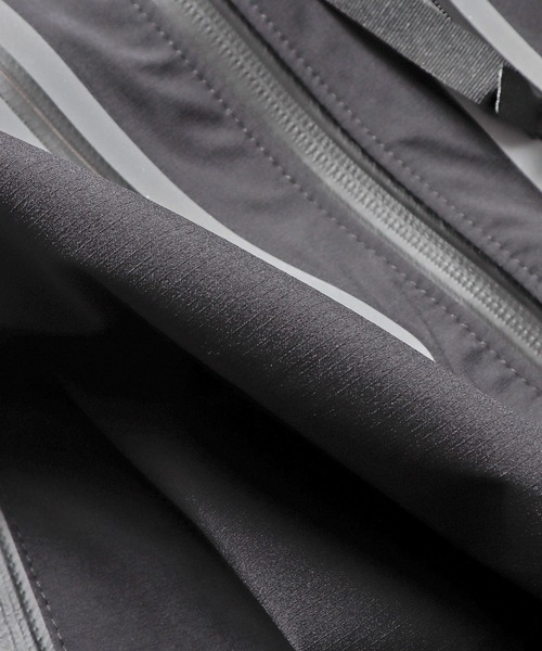 and wander(アンドワンダー)の「and wander/アンドワンダー PERTEX SHIELD rain jacket マウンテンパーカー(ナイロンジャケット・メンズ・ブラック/ブラウン・M/L/XL)」の16枚目の写真