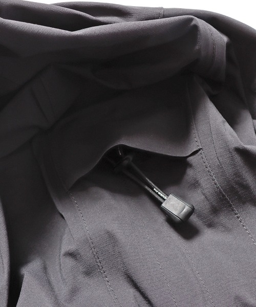and wander(アンドワンダー)の「and wander/アンドワンダー PERTEX SHIELD rain jacket マウンテンパーカー(ナイロンジャケット・メンズ・ブラック/ブラウン・M/L/XL)」の20枚目の写真